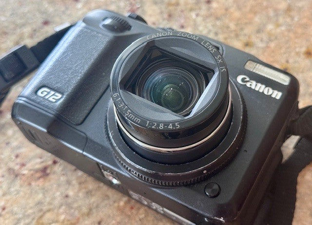 Canon PowerShot G12 10.0MP Digital Camera 5X Zoom Lens 6.1-30.5mm w/2 batteries