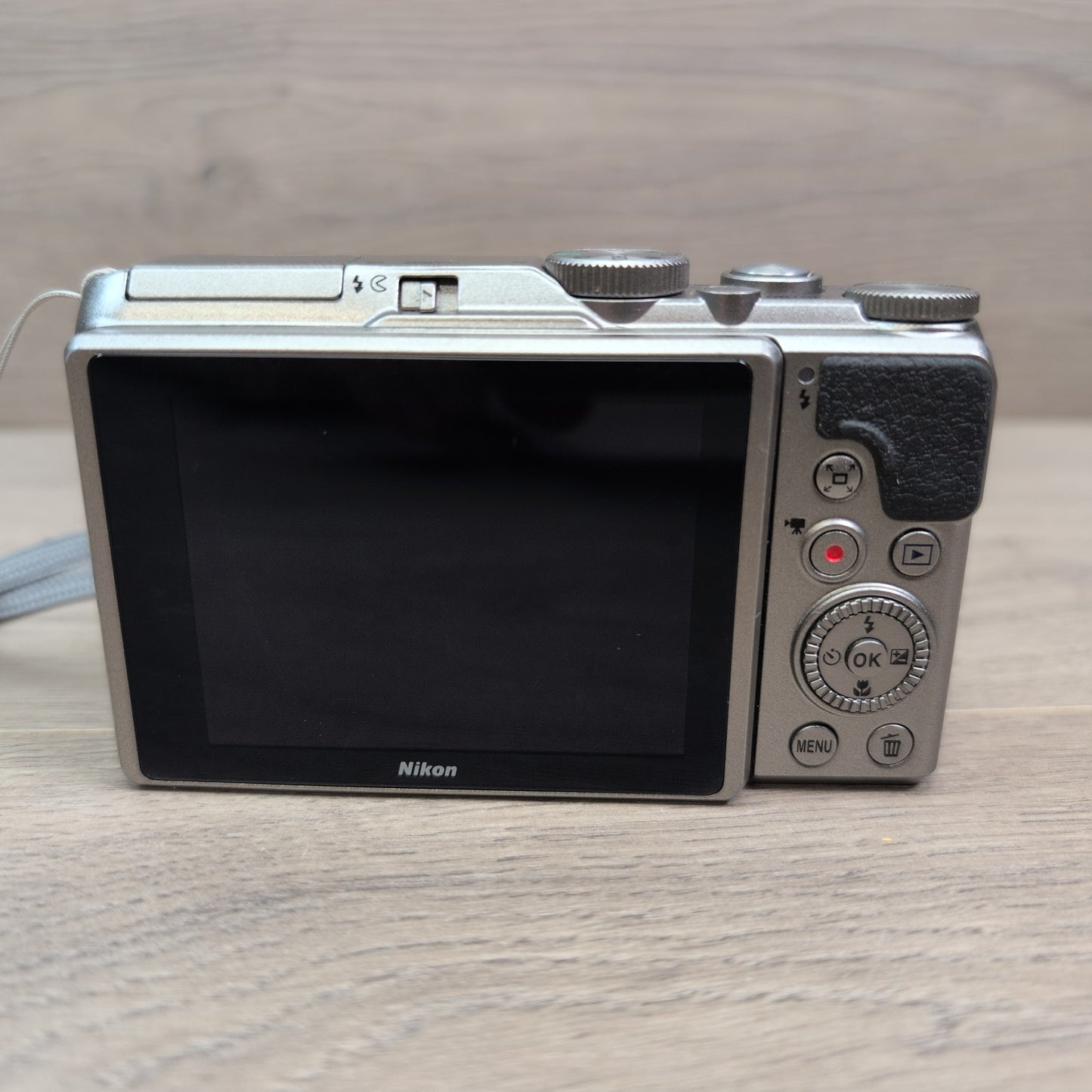 Nikon COOLPIX A900 Silver Digital Camera, Compact 35x Zoom - Tested