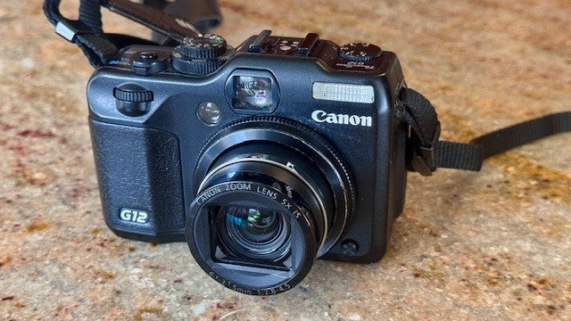 Canon PowerShot G12 10.0MP Digital Camera 5X Zoom Lens 6.1-30.5mm w/2 batteries