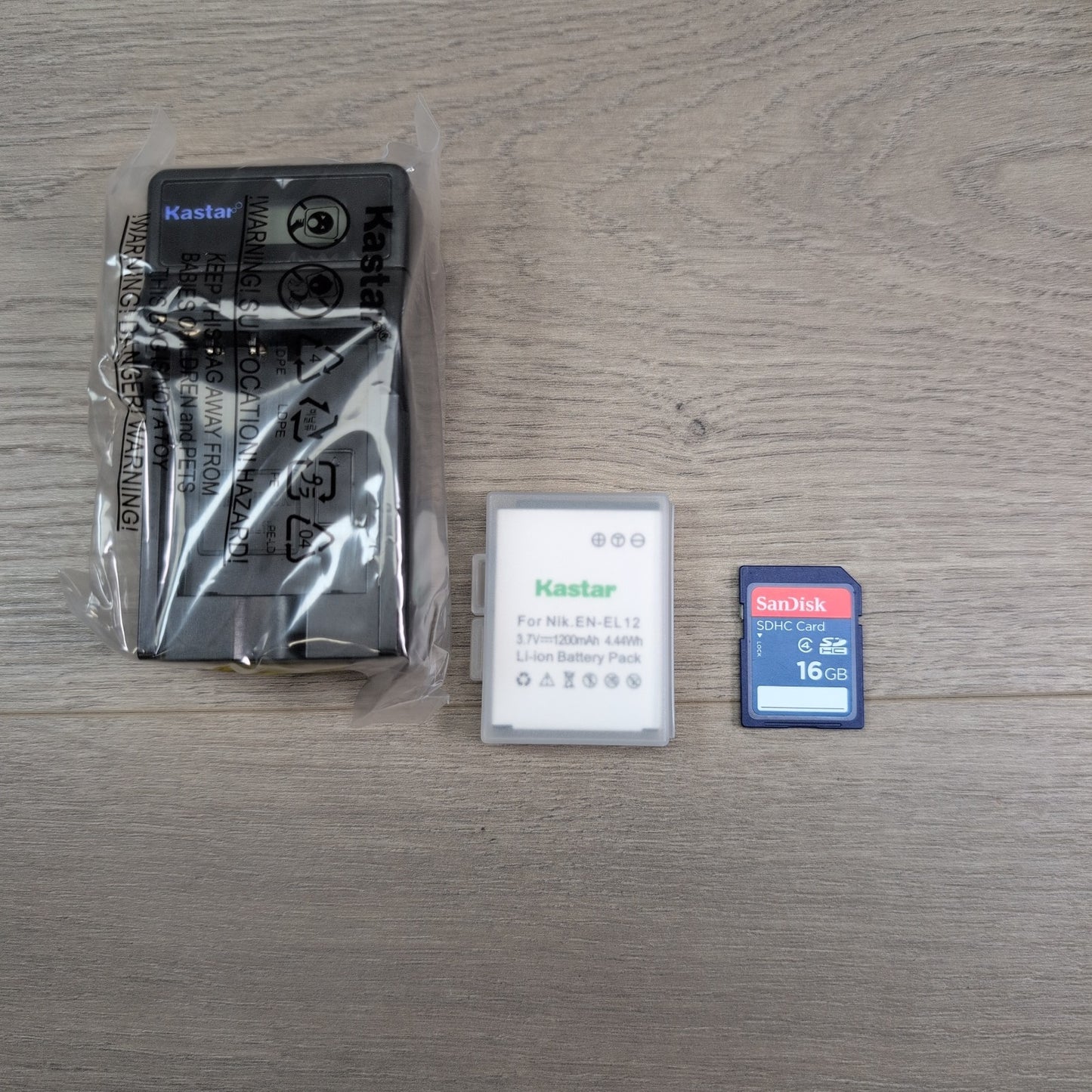 Nikon COOLPIX A900 Silver Digital Camera, Compact 35x Zoom - Tested