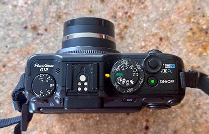 Canon PowerShot G12 10.0MP Digital Camera 5X Zoom Lens 6.1-30.5mm w/2 batteries