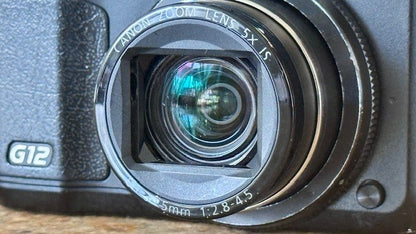 Canon PowerShot G12 10.0MP Digital Camera 5X Zoom Lens 6.1-30.5mm w/2 batteries