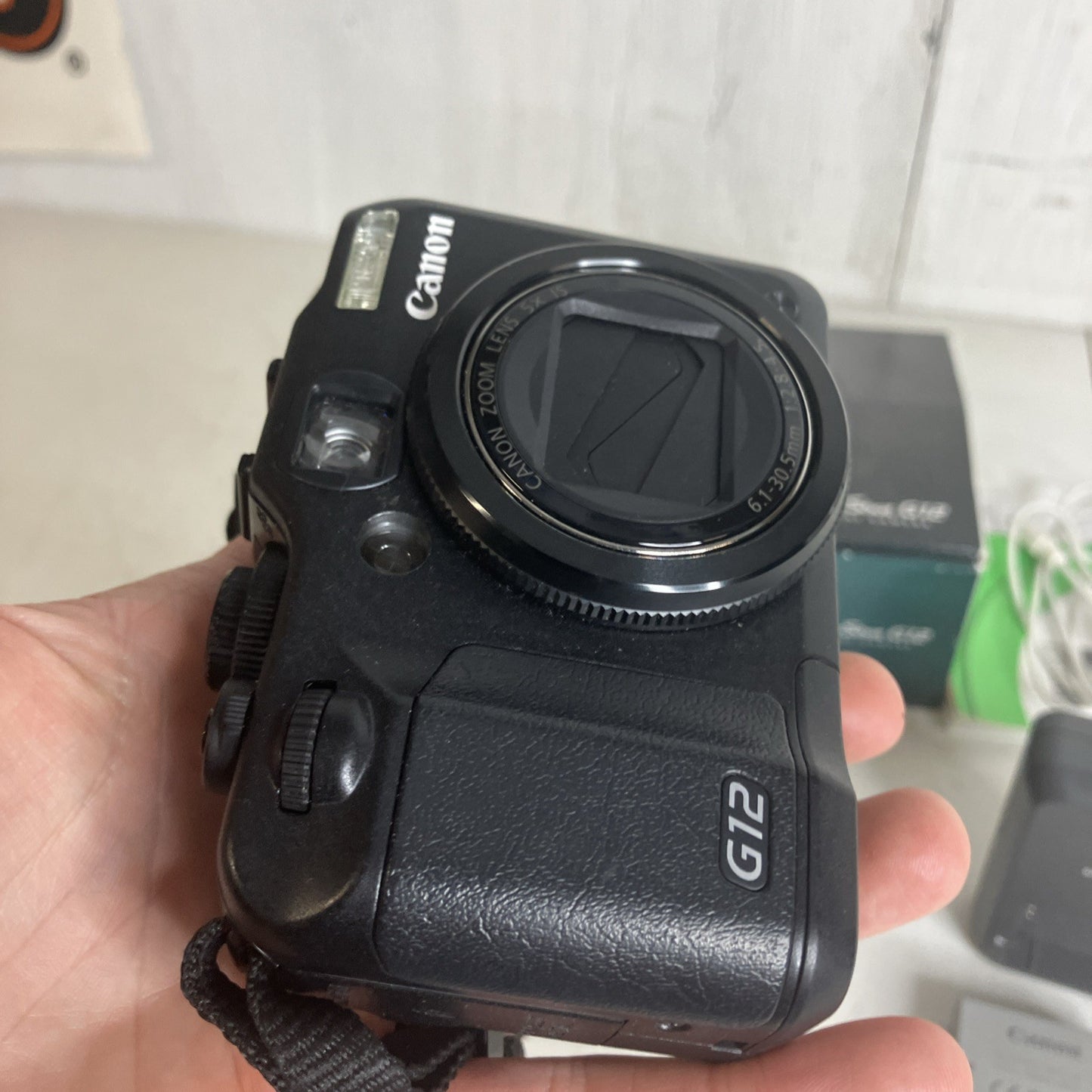 Canon PowerShot G12 10.0MP Digital Camera Black W/ Box & Accessories