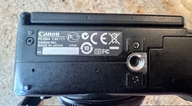 Canon PowerShot G12 10.0MP Digital Camera 5X Zoom Lens 6.1-30.5mm w/2 batteries
