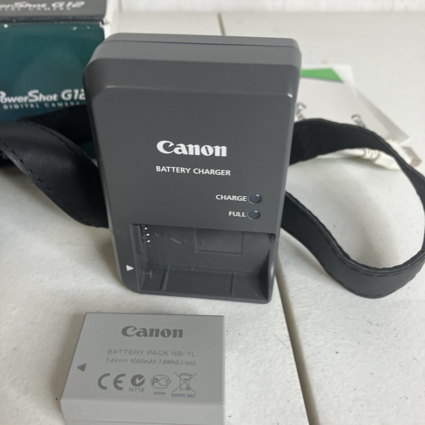 Canon PowerShot G12 10.0MP Digital Camera Black W/ Box & Accessories