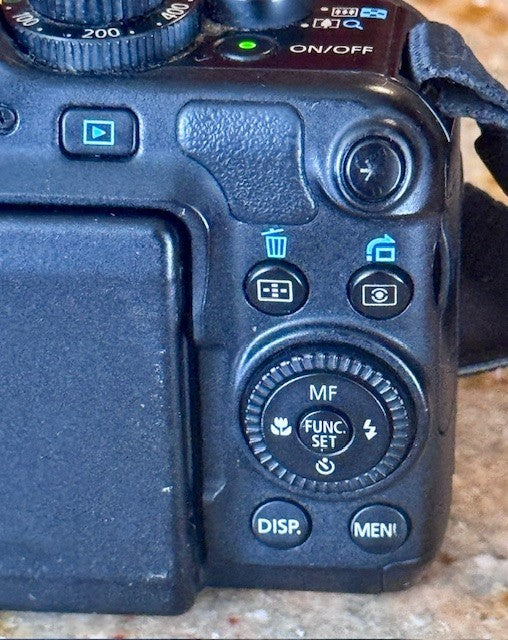 Canon PowerShot G12 10.0MP Digital Camera 5X Zoom Lens 6.1-30.5mm w/2 batteries