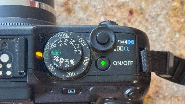 Canon PowerShot G12 10.0MP Digital Camera 5X Zoom Lens 6.1-30.5mm w/2 batteries
